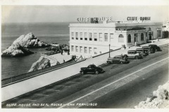 Black-and-white photo of Cliff House in San Francisco, with vintage cars parked by the ocean and large rocks in the water. Text reads: CLIFF HOUSE AND SEAL ROCKS – SAN FRANCISCO.